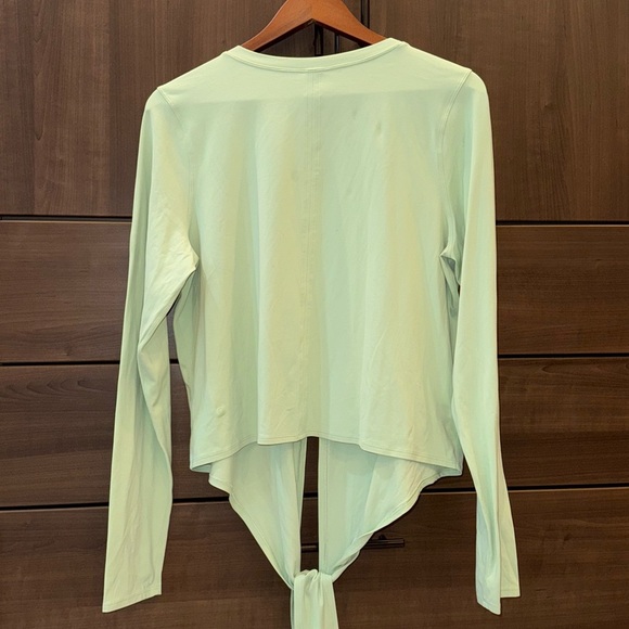 Lululemon Time to Restore Nulu Long
Sleeve Shirt Creamy Mint Size 8 - Picture 5 of 10